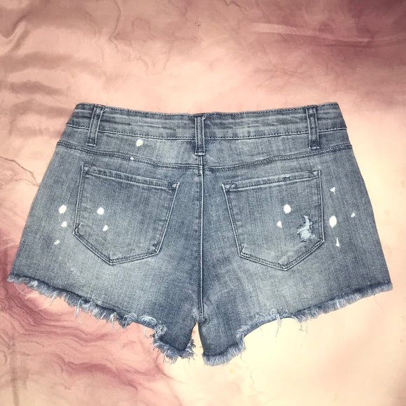 light wash jean shorts - Picture 4 of 4